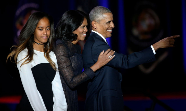 Η Μάλια Ομπάμα «αποκήρυξε» το επώνυμό της - Πώς αντέδρασαν Μπαράκ και Μισέλ