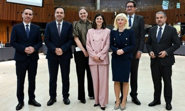 Η Ελλάδα πρωτοστατεί στη διαμόρφωση ευρωπαϊκού πλαισίου για την προστασία των νέων από το διαδίκτυο