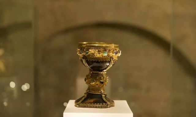 Σε τάφο Ναΐτη ιππότη κρυμμένο το Άγιο Δισκοπότηρο - Πού βρίσκεται και γιατί δεν γίνεται ανασκαφή