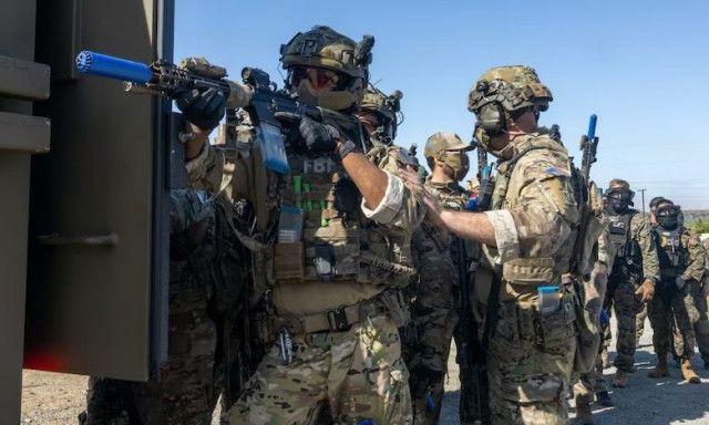 Στο Λος Άντζελες στρατιώτες της Εθνοφρουράς με εντολή Τραμπ - Σε ύψιστη επιφυλακή και οι πεζοναύτες