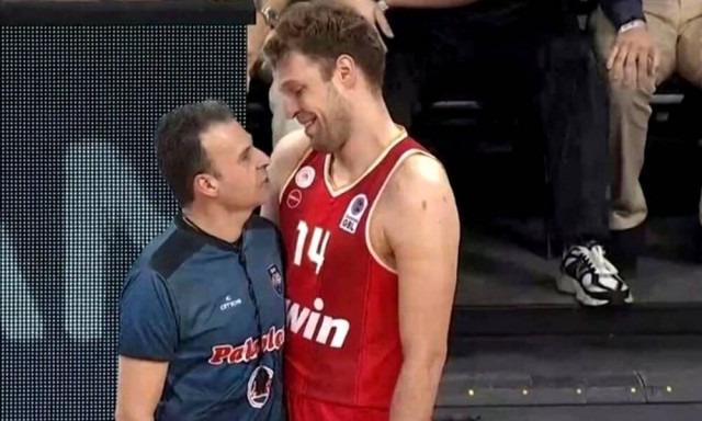 Ολυμπιακός - Παναθηναϊκός AKTOR: Παπαπέτρου και πάλι στην τριάδα των διαιτητών