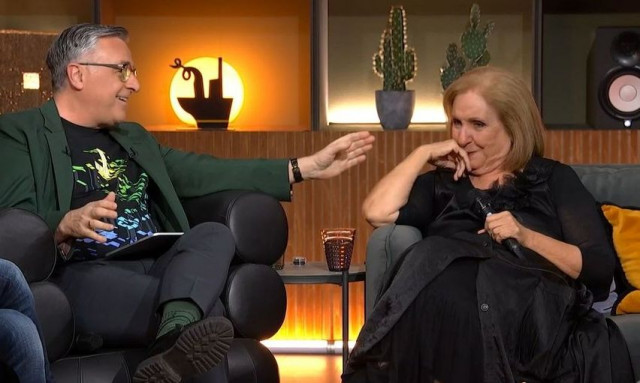 Κάρμεν Ρουγγέρη: «Είναι το τραγούδι που λέγαμε με τον άντρα μου», είπε και ξέσπασε σε λυγμούς