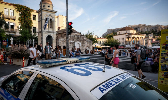 Συνελήφθησαν 5 άτομα για κλοπές στην περιοχή της Πλάκας