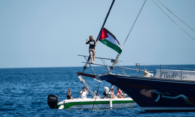 Το πλοίο «Madleen» απαντά στις απειλές του Ισραήλ: Δεν θα μας εκφοβίσει