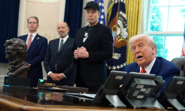 «Ρινγκ» ο Λευκός Οίκος: Γιατί ήρθαν στα χέρια ο δισεκατομμυριούχος Μασκ και ο υπουργός Οικονομικών