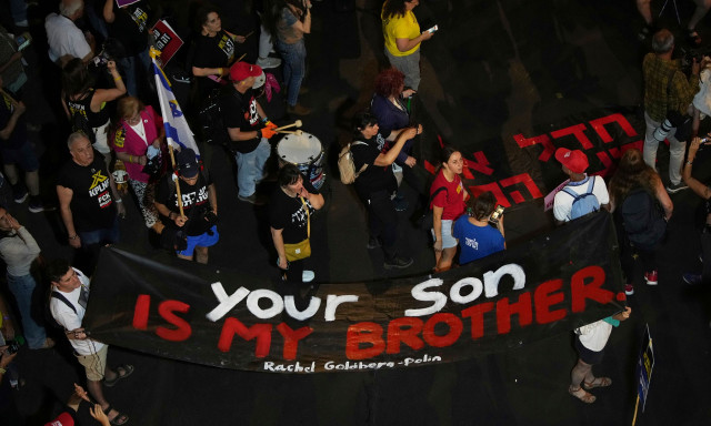 Χιλιάδες διαδηλώνουν στο Τελ Αβίβ για την απελευθέρωση των ομήρων και κατάπαυση πυρός