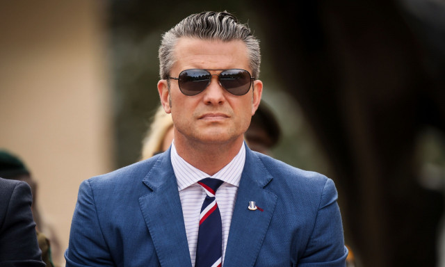 ΗΠΑ: Έτοιμος να «κατεβάσει» τους πεζοναύτες στο Λος Άντζελες δηλώνει ο Χέγκσεθ