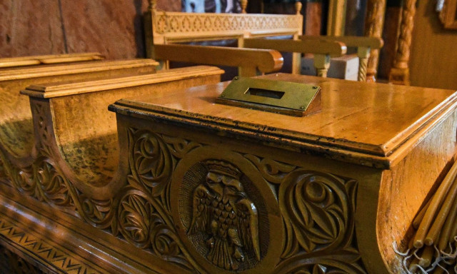 Τρίκαλα: «Μπούκαρε» σε εκκλησία, άνοιξε το παγκάρι και «βούτηξε» 50 ευρώ