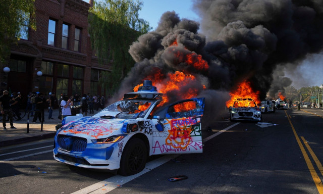 Ταραχές στο Λος Άντζελες: Αναπτύχθηκε η Εθνοφρουρά – Ο Τραμπ υποσχέθηκε αποκατάσταση της τάξης
