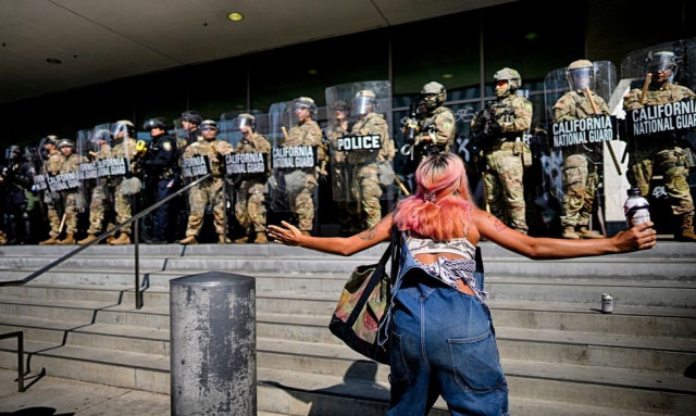 CNN: «Η κρίση στην Καλιφόρνια εξαρτάται από τις επόμενες κινήσεις του Τραμπ»