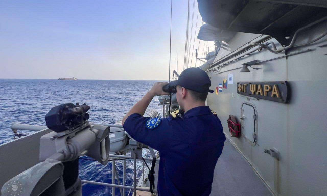 Η Φρεγάτα ΨΑΡΑ συνόδευσε εμπορικό πλοίο