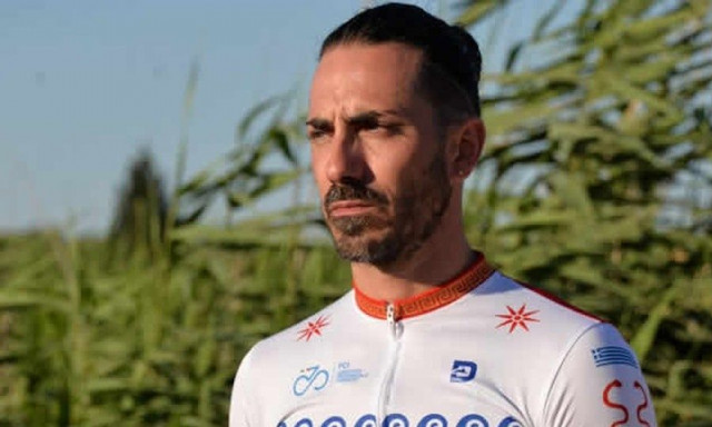 Ο Αντριάνο Τέγκας ποδηλατεί από τον Τάραντα στη Σπάρτη για να τιμήσει τη Μεγάλη Ελλάδα