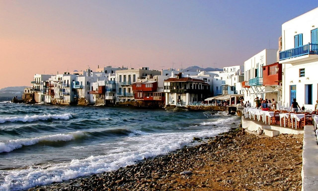 «Φωτιά» οι τιμές στα ελληνικά νησιά – Φθηνότερη επιλογή τα ταξίδια στο εξωτερικό