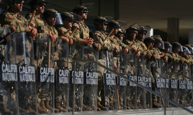 Λος Άντζελες: Εκατοντάδες συλλήψεις - Στους δρόμους οι πεζοναύτες με εντολή Τραμπ