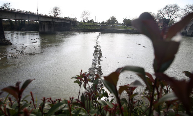 Άραχθος: Κρίσιμη η κατάσταση των δύο παιδιών – Δίνουν εξηγήσεις οι γονείς τους