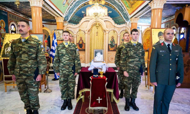 Τελετή επαναπατρισμού ταυτοποιηθέντων οστών Έλληνα πεσόντα στρατιωτικού από την Κύπρο