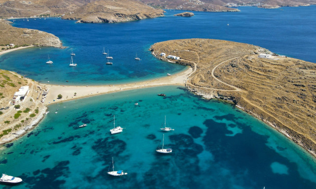 Μόνο 2 ώρες από την Αθήνα: Ο «παράδεισος» των Κυκλάδων που πρέπει να επισκεφτείς... χθες