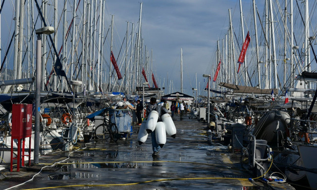 Τραγωδία στον Άλιμο: Αυτοκτόνησε μέλος πληρώματος γιοτ - Αυτομαχαιρώθηκε στην καρδιά
