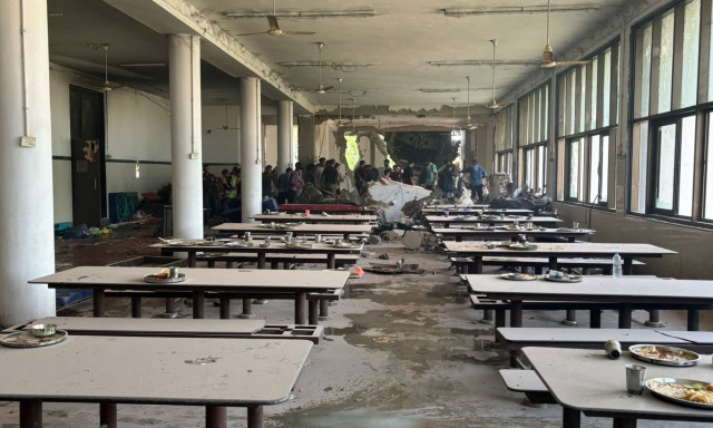 Συντριβή αεροσκάφους της Air India - Μαρτυρία: «Ο γιος μου πήδηξε από τον δεύτερο όροφο του ξενώνα»