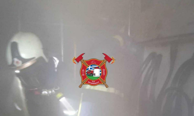 Πόρτο Χέλι: Υπό έλεγχο η φωτιά στη θαλαμηγό - Σοβαρές υλικές ζημιές