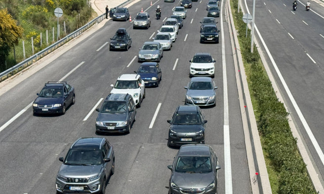 Κίνηση τώρα: Στο «κόκκινο» Κηφισίας και Κηφισός - Καθυστερήσεις και στην Αττική Οδό