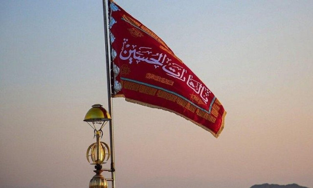 Ισραήλ - Ιράν: Η Τεχεράνη ύψωσε τη «σημαία της εκδίκησης» πάνω από το ιερό τζαμί Τζαμκαράν