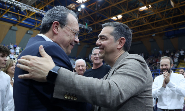 Συνέδριο ΣΥΡΙΖΑ: Οι χειραψίες, οι αμηχανίες, τα πηγαδάκια και το πολιτικό πρόταγμα Φάμελλου