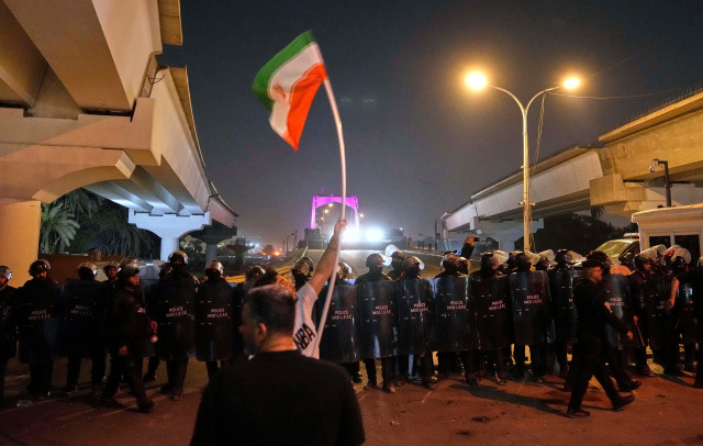 New York Times: Η Τεχεράνη προετοιμάζεται για πιθανές επιθέσεις εναντίον αμερικανικών βάσεων