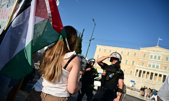 Συγκέντρωση αλληλεγγύης στον παλαιστινιακό λαό - Κλειστός ο σταθμός του Μετρό στο Σύνταγμα