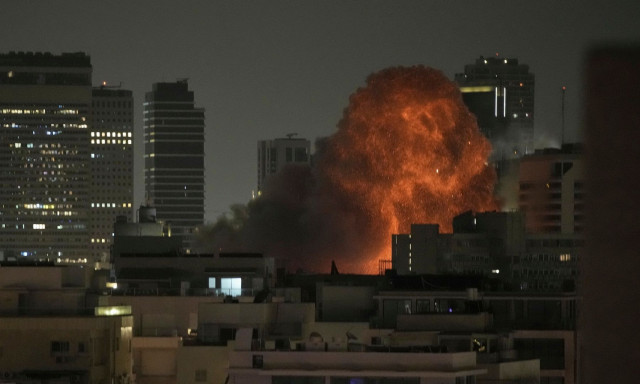 Οι πρώτες εικόνες από τη νέα επίθεση του Ιράν με βαλλιστικούς πυραύλους στο Ισραήλ