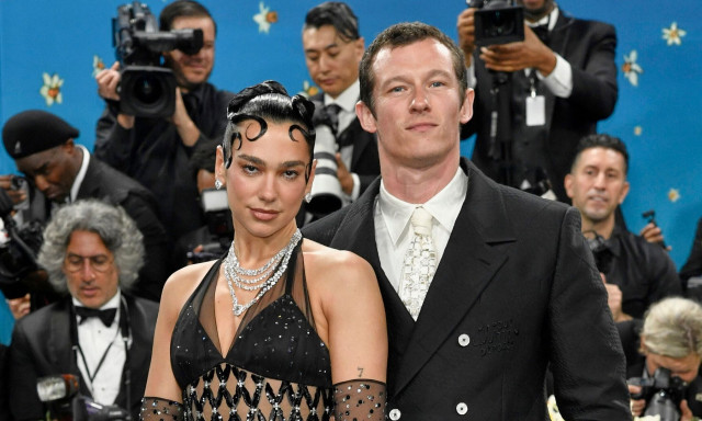 Ντούα Λίπα: Παντρεύεται τον εκλεκτό της καρδιάς της - Η φωτογραφία με το εντυπωσιακό μονόπετρο