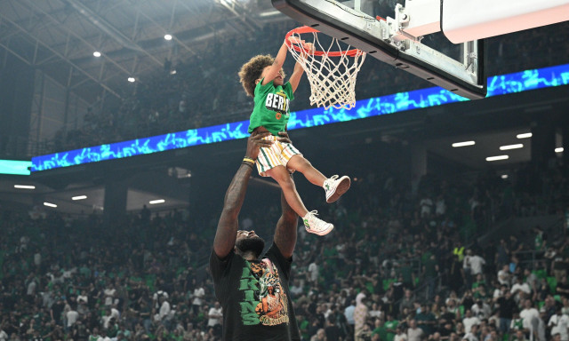 Βραβεύτηκε από την Παρί και αποθεώθηκε ο Λεσόρ (vid)