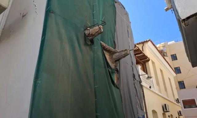 Κρήτη: Έπεσε μπαλκόνι στο κέντρο του Ηρακλείου