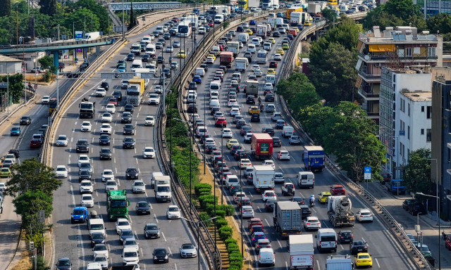 Καραμπόλα πέντε οχημάτων στον Κηφισό - Μεγάλες καθυστερήσεις στο ύψος της Ροσινιόλ