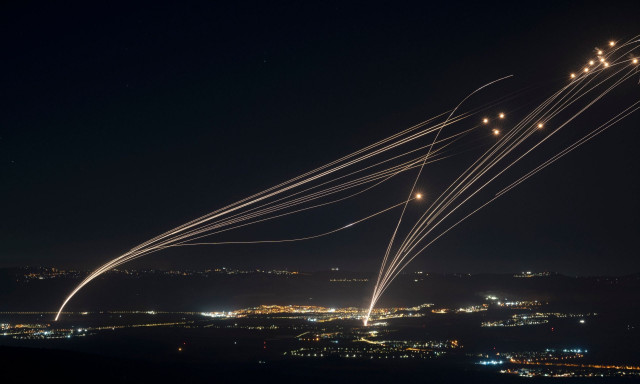 Πόλεμος στη Μέση Ανατολή: «Τρύπησαν» το Iron Dome του Ισραήλ οι βαλλιστικοί πύραυλοι του Ιράν;