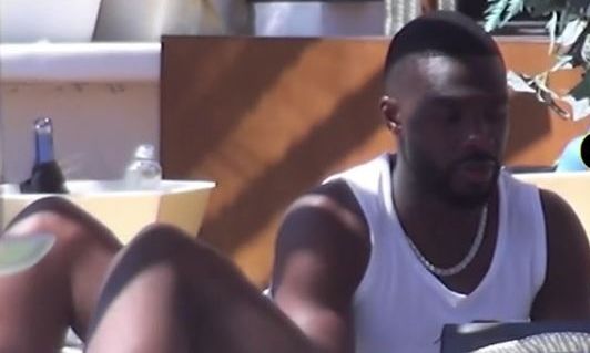 Fikayo Tomori: Απολαμβάνει τις διακοπές του στο νησί των Ανέμων