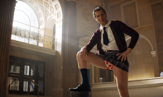 «Τρελές σφαίρες»: Ο Λίαμ Νίσον υποδύεται τον υπαστυνόμο Φρανκ Ντρέμπιν