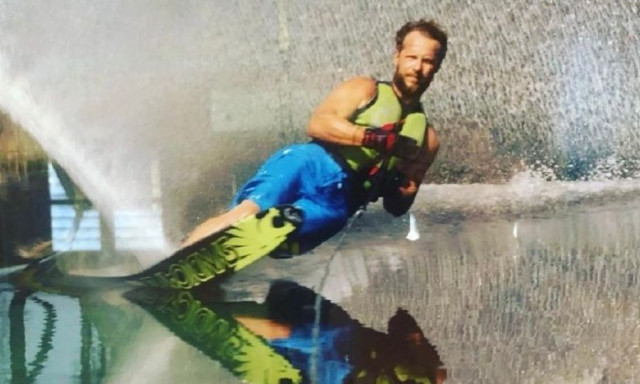 «SKI TO GLORY»: επίδειξη θαλασσίου σκι στην Χαλκίδα από την HATZIS WATERSKI PARADISE