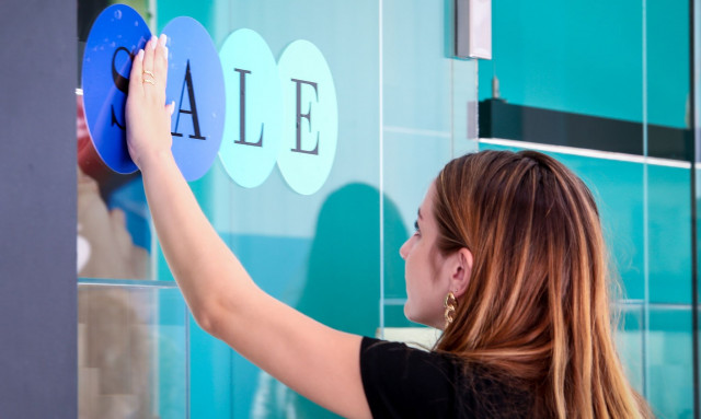 Θερινές εκπτώσεις: Πότε ξεκινούν - Ποια Κυριακή θα είναι ανοιχτά τα καταστήματα