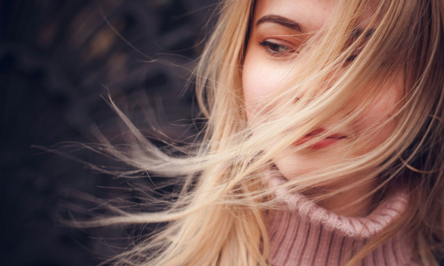 Ο μύθος για τις ξανθές καταρρίφθηκε: Τι ανακάλυψαν οι επιστήμονες- Ποιο χρώμα έχει το χαμηλότερο IQ