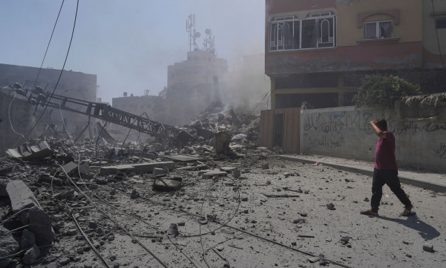 Ποιος μπορεί να σταματήσει τον πόλεμο στο Ιράν; Η ΕΕ διεκδικεί ρόλο «ειρηνοποιού» στη Γενεύη