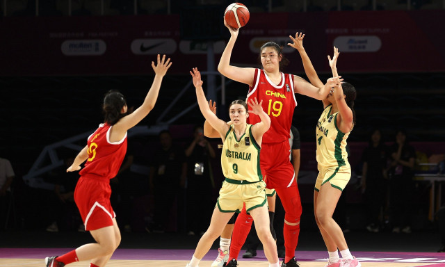 Κίνα: Το φαινόμενο του μπάσκετ γυναικών, Ζανγκ Ζίου – Βλέπει τον κόσμο από τα 2,26 μ.