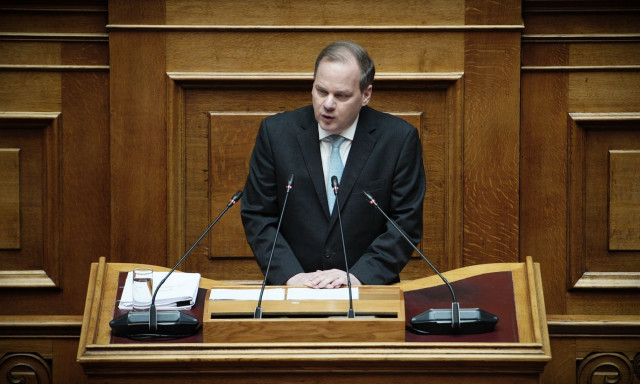 Χειροκρότησαν τον Κώστα Αχ. Καραμανλή οι βουλευτές της ΝΔ