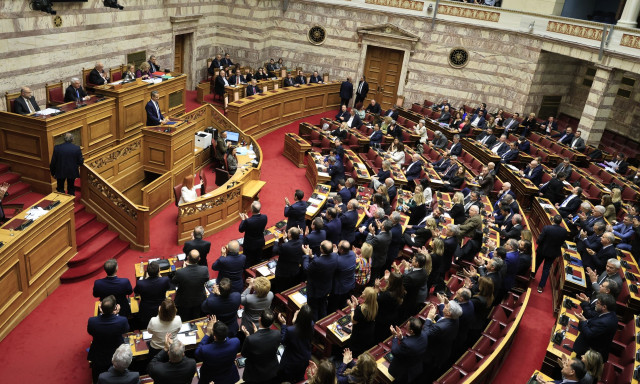 Τέμπη: LIVE η συζήτηση στη Βουλή για προανακριτική επιτροπή