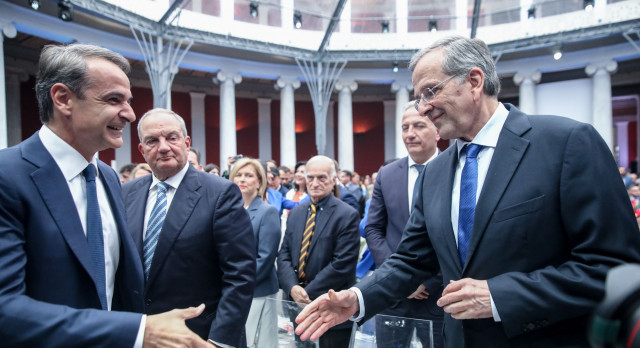 Μητσοτάκης - Σαμαράς: Β' ημίχρονο με σκληρό ροκ