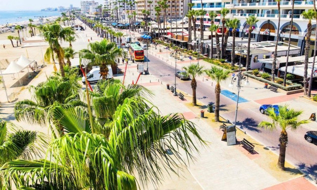 Ισραήλ - Ιράν: Το «αδιαχώρητο» στα ξενοδοχεία της Λάρνακας στην Κύπρο - Μάχη για ένα δωμάτιο