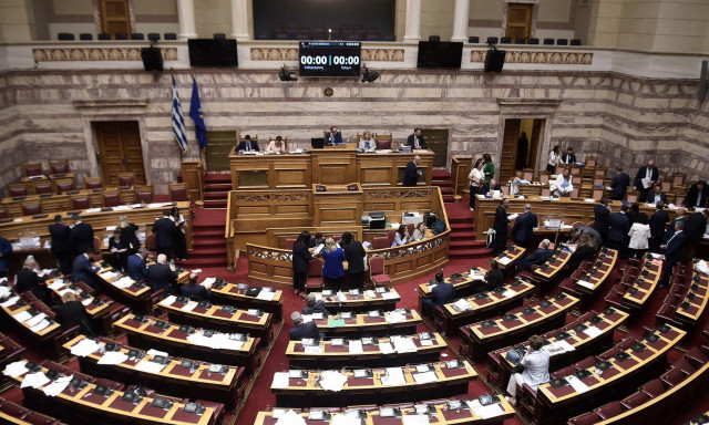 Βουλή: Παραπέμπεται σε προανακριτική για παράβαση καθήκοντος ο Καραμανλής