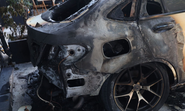 Κηφισιά: Επίθεση με γκαζάκια σε έκθεση αυτοκινήτων