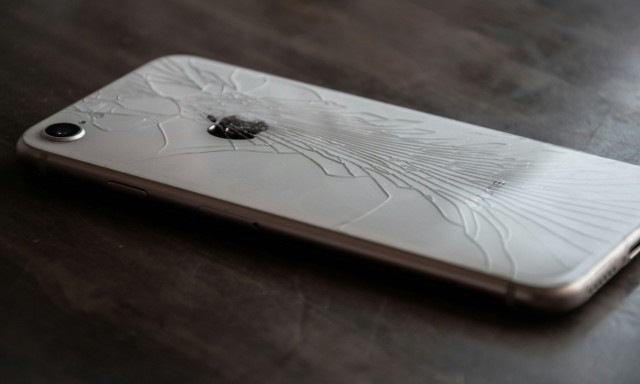 Γιατί το τηλέφωνό σας πρέπει να είναι πάντα με την οθόνη προς τα κάτω - Ποιος είναι ο λόγος