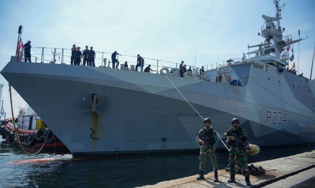 Οργή στην Κίνα για το βρετανικό πολεμικό πλοίο στα στενά της Ταϊβάν